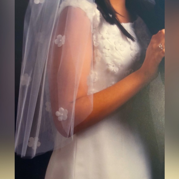 Vintage Vera Wang Wedding Gown - Picture 4 of 12